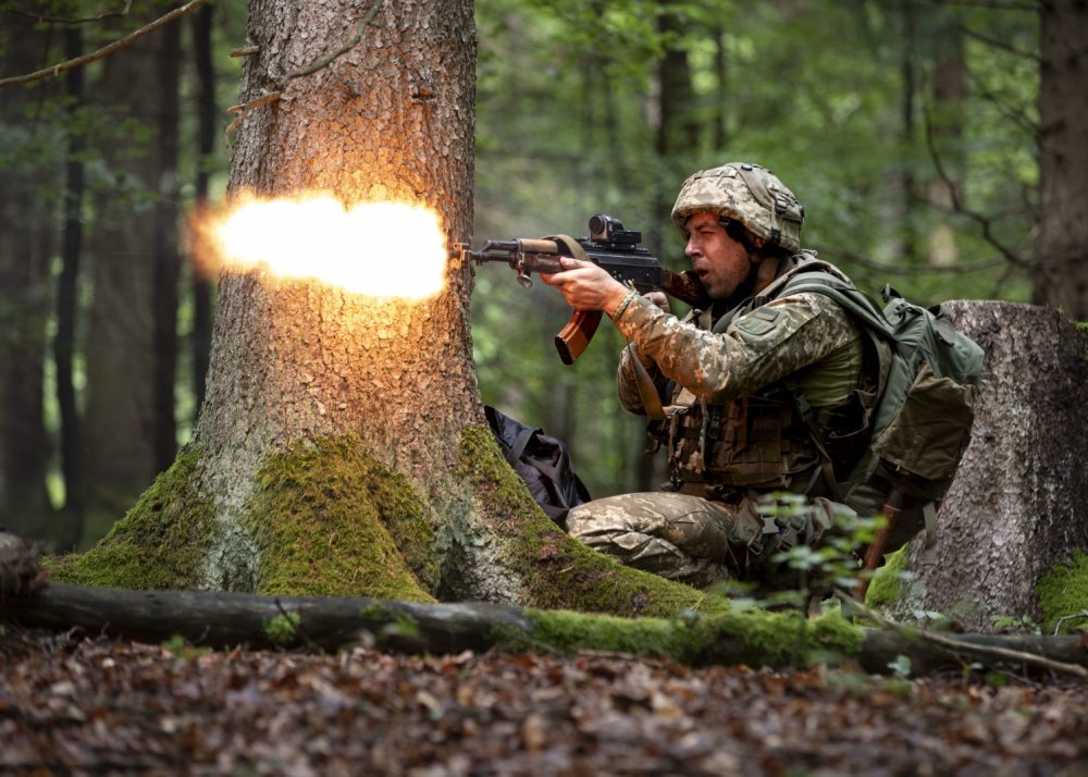 ukrmilitary's tweet photo. Американсько-українські війська 🇺🇸🇺🇦 перейшли у наступ... #CombinedResolveXII https://t.co/LkjcrdDU07