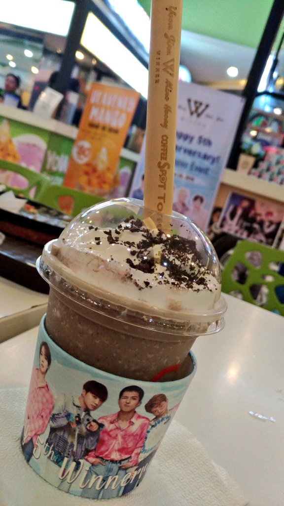 baehoondongpil's tweet photo. Thank you for this cupsleeve event ate @morenagirl76 💙 @CoffeeSpotTorre
#5yearswithwinner https://t.co/JhBqHiTEad