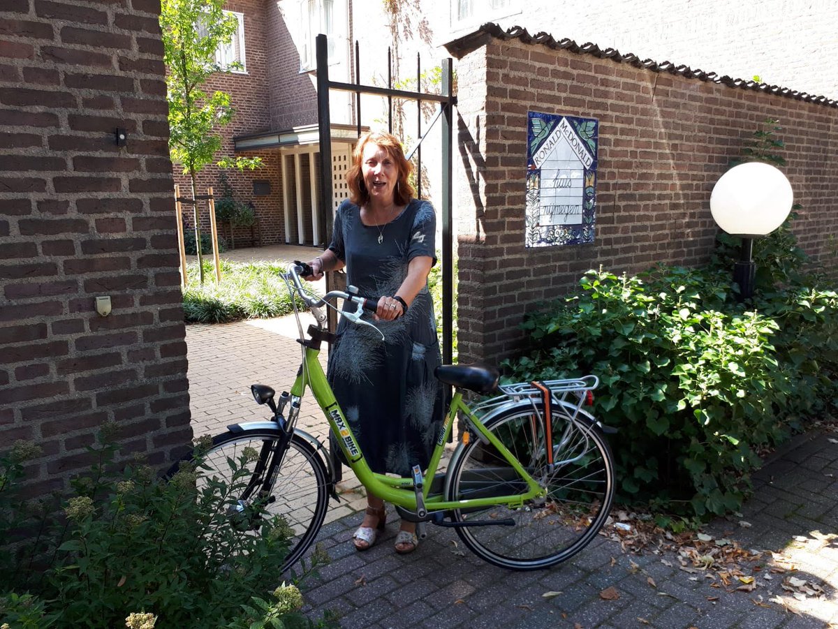 Onze gasten kunnen vanaf nu ook fietsen op een mooie fiets van Bike Totaal Jos van Hees. We leverden oude fietsen in en kregen er deze nieuwe voor terug. Dit bedrijf doet ook al het onderhoud van onze fietsen en steunt zo Huis Nijmegen.  Bedankt hiervoor!