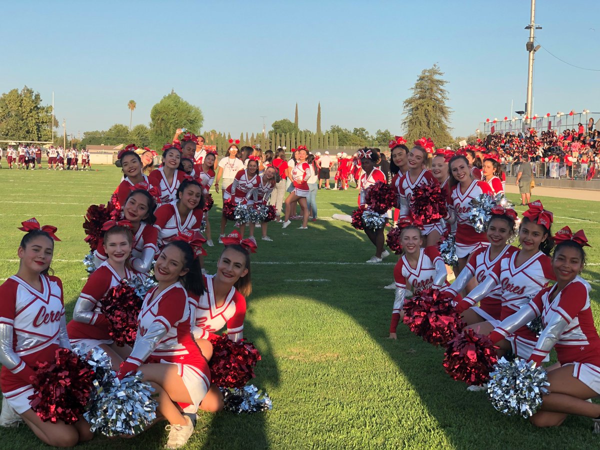 CeresUSD's tweet photo. 1/ Pics from tonight's #CrosstownShowdown courtesy of students in @SalinasGovEcon classes at @CHSBulldogPride! πΈπ Congratulations to all four teams on games well played! π #GoCVHawks #CHSBulldogPride https://t.co/hEKeIrCoDX