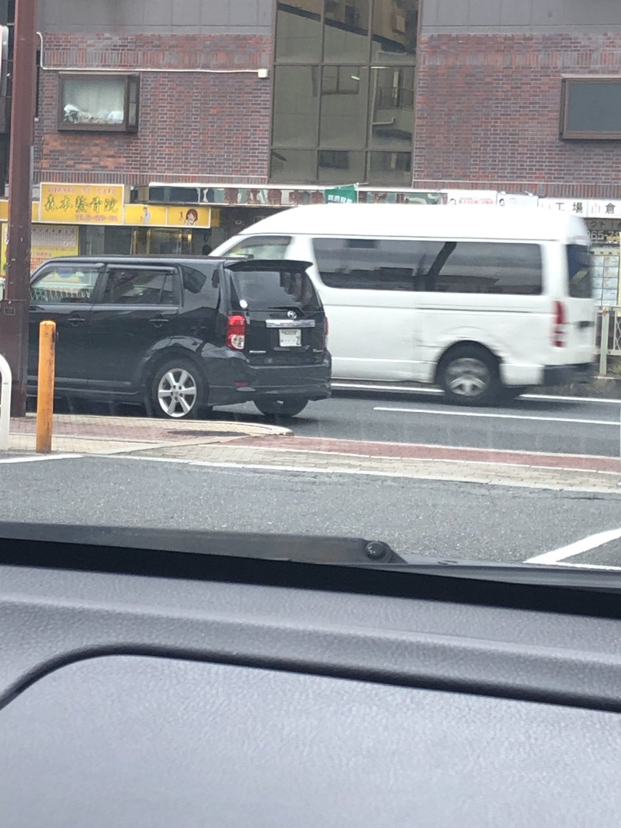 Daitetsu Ueno ドアパン食らいました 画像荒すぎてナンバー分かりません 高解像度化とかできる方いましたら宜しくお願いします この車探してます 場所は深江橋の業務スーパー駐車場でした 警察には届け出済です ドアパン ぶつけられた 事故