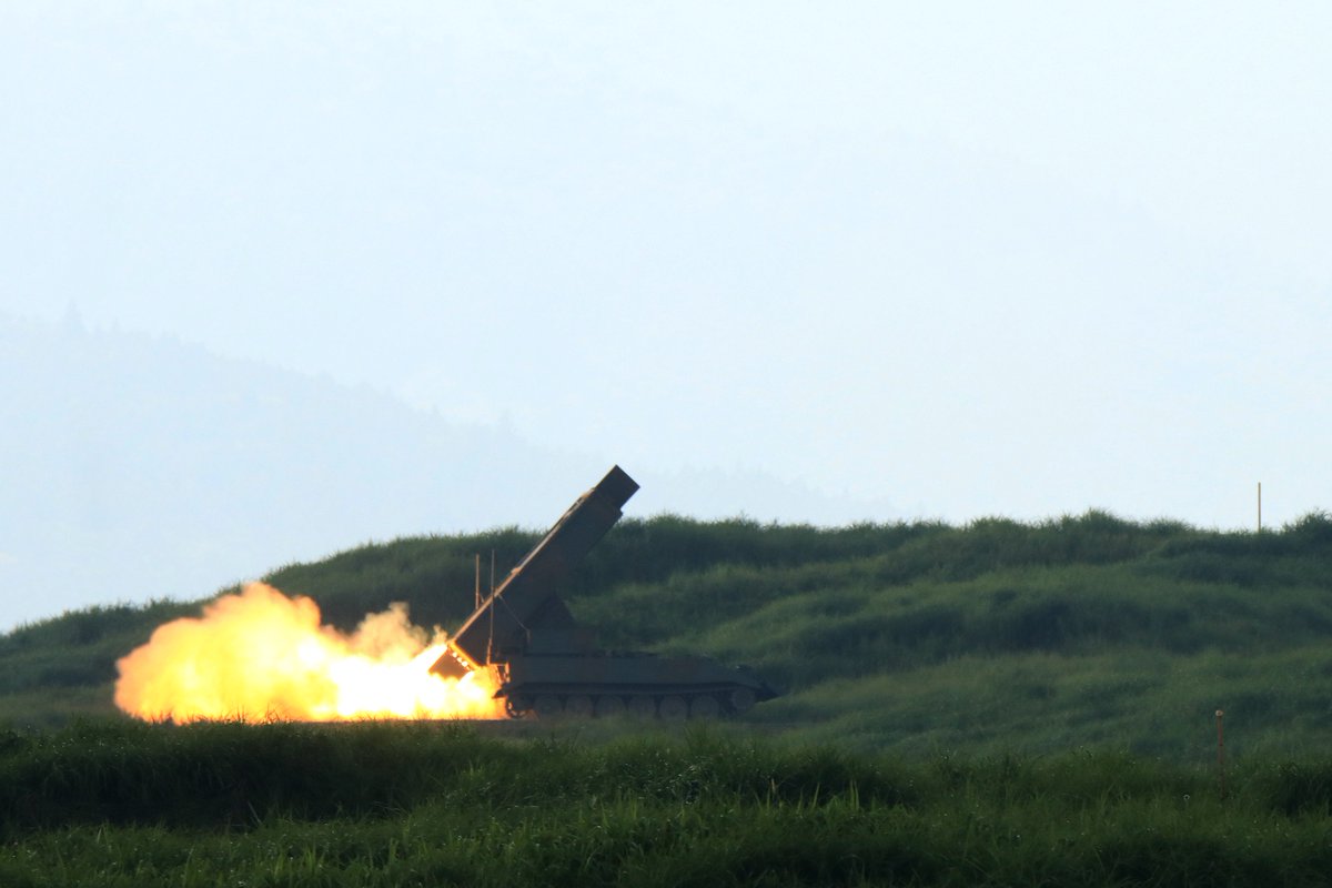 على تويتر 陸上自衛隊 松本駐屯地 92式地雷原処理車 第306施設隊のmbrs 富士総合火力演習にて地雷原処理ロケットを発射
