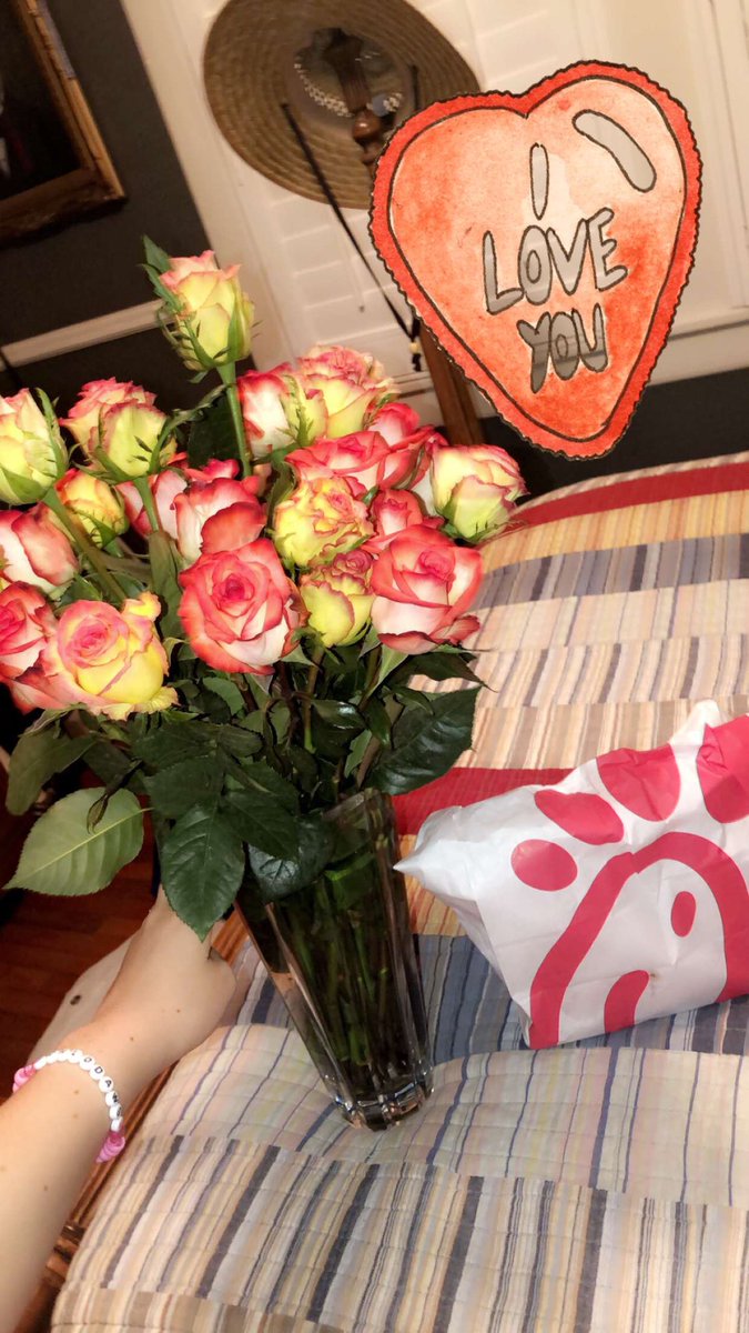 yoitschlo3's tweet photo. *me laying in bed at 3 am last night* “I wish I got some cute flowers”
*my boy after I go to his house after a stressful shift at work* : https://t.co/SJ9Jxc5EWE