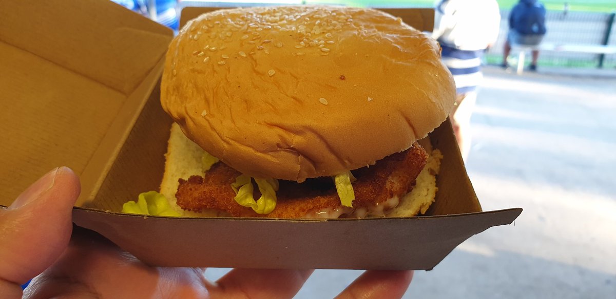 batsandballspod's tweet photo. Chicken schnitzel burger $8. Crunchy schnitzel, fresh lettuce, creamy mayo on a soft fresh sesame seed bun 9/10 #MastersChef #MastersOfRugbyLeague #Cabramatta https://t.co/dmB8iOfg29