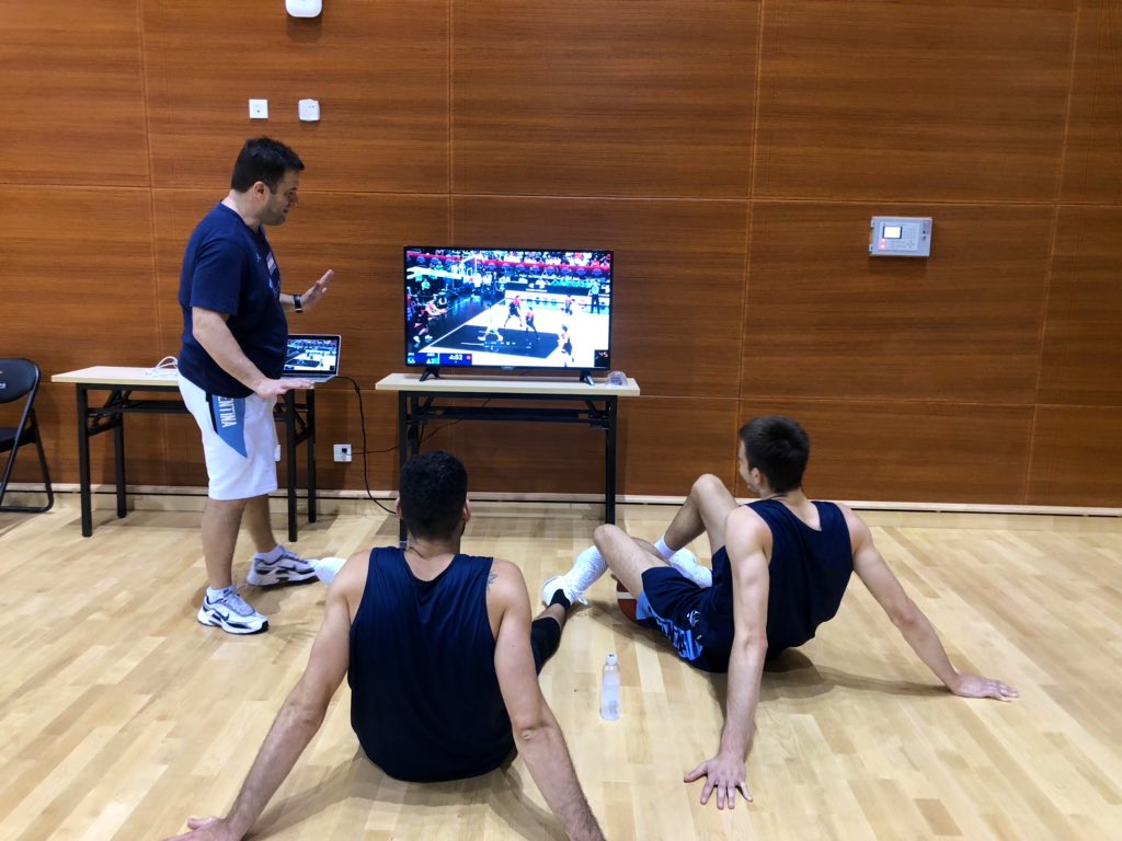 Segundo turno en Ningbo, ahora en el centro de entrenamiento del estadio.