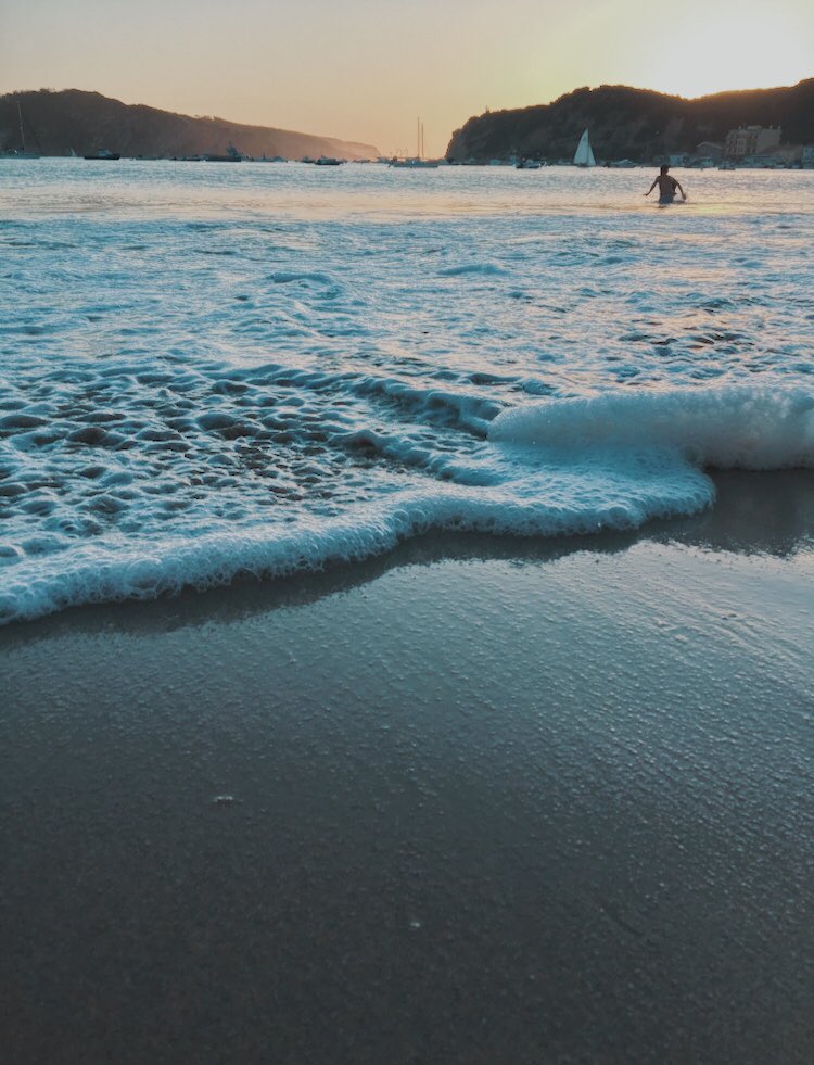 balsamicashton's tweet image. 💫 Late night devil, put your hands on me

                 And never, never, never            
                    ever let go 💫

#Teeth5SOS @5SOS #StreamTeeth