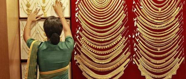 GOLD TOUCHES FRESH HIGH OF RS 38,995

Visit bit.ly/31XnWsc to get more info.

#gold #goldprice #goldsilver #goldassist #goldsikka #24karatgold #22karatgold #puregold