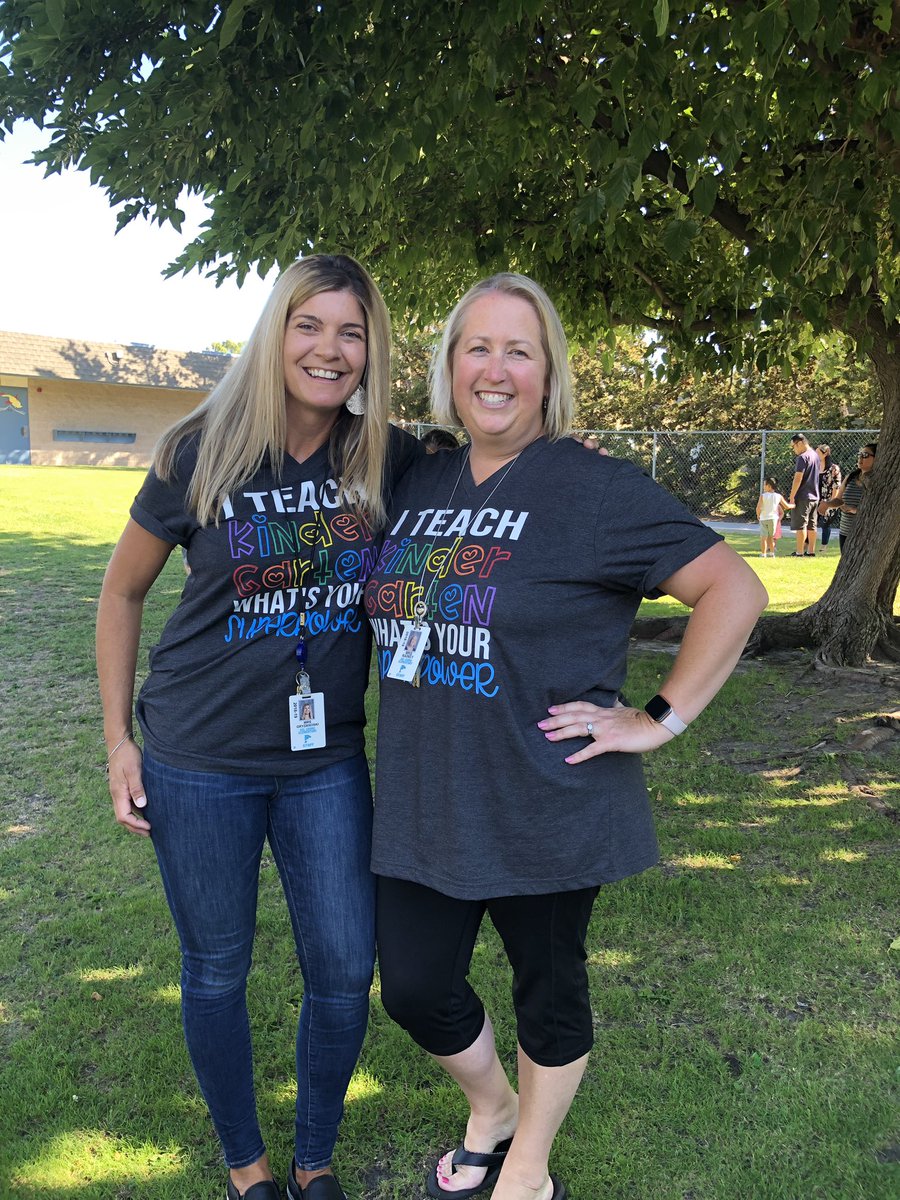 MrsRaineyK5's tweet photo. It was fun to meet some of our new students and parents last night at the ice cream social!  We are excited for a fantastic year!  #BackToSchool2019 #wearedelcerro https://t.co/z2VHNPijQl