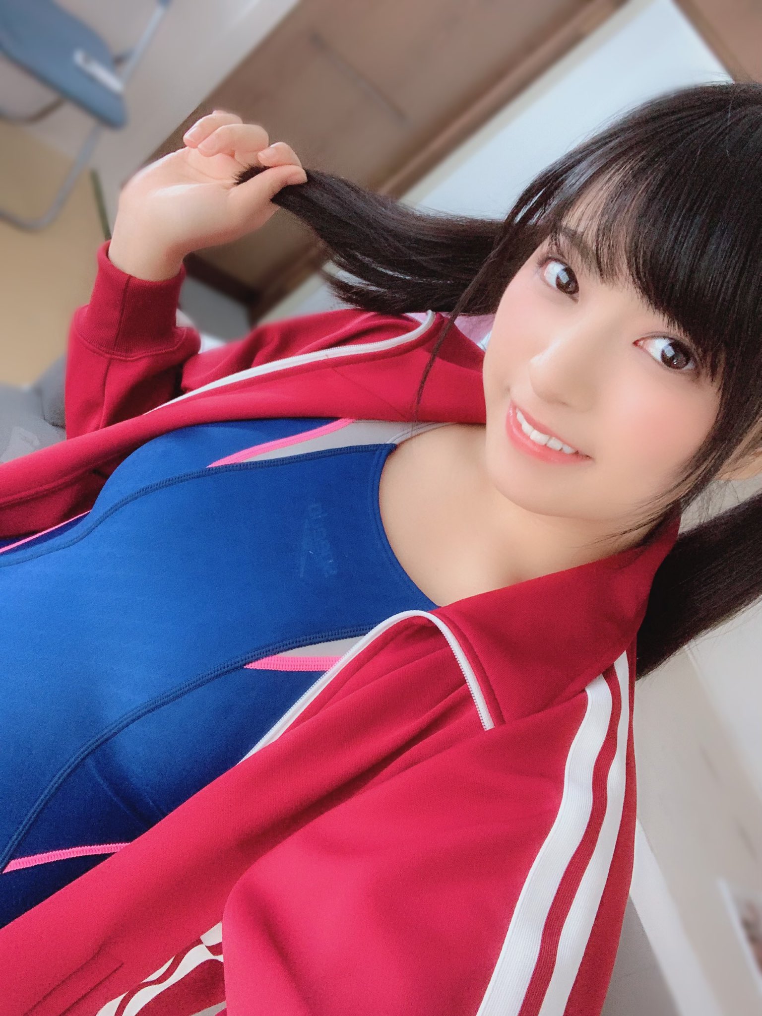 根尾あかり お初の競泳水着ちゃん 懐かしいなぁ え ジャージ脱いでもっと見せろって ん どうしよっかなぁ みんな見たい T Co 5ch70jx0fl Twitter