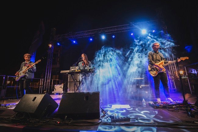 IndeGranada's tweet photo. Excepcional primera jornada del Festival Por Todo lo Alto de @websierranevada, con @Art_Brut_ , @aptos_acapulco y #ElementoDeserto.
https://t.co/78EEVDSmPI https://t.co/FwBjydDR2W