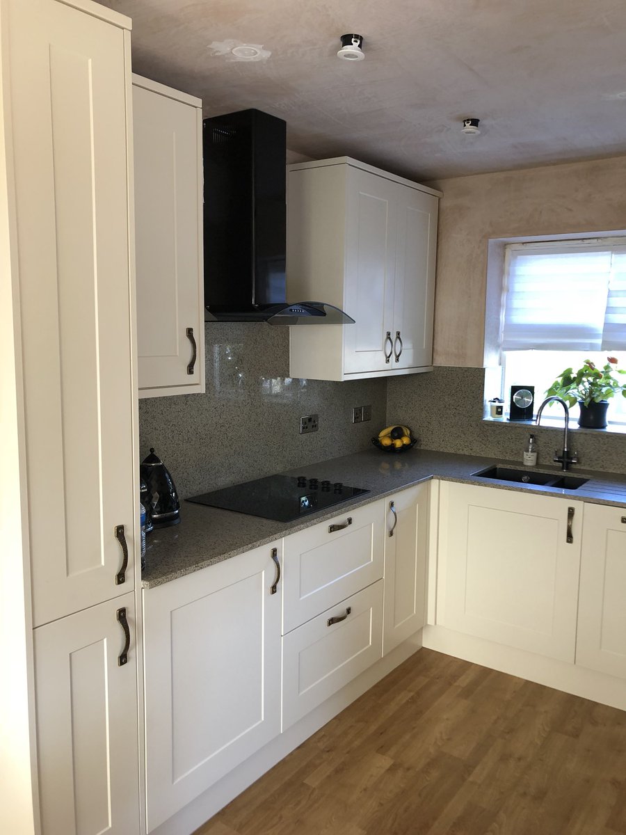 hscarpbuildltd's tweet photo. kitchen refurbishment completed in #walthamabbey #hscarpentrybuildingltd #carpentry #building #extensions #essex #eastlondon #kitchendesign @HowdensJoinery https://t.co/lIYTpfzzPm