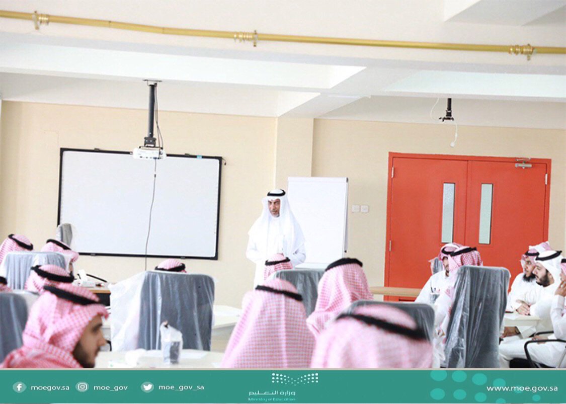 moe_gov_sa's tweet photo. لتهيئتهم للعام الدراسي الجديد...
#وزارة_التعليم تطلق برامج تدريبية لأكثر من ١٠ آلاف معلم و معلمة
#معاً_نبدأ
https://t.co/8lgLqaTtFV https://t.co/eQrIyTVBlT