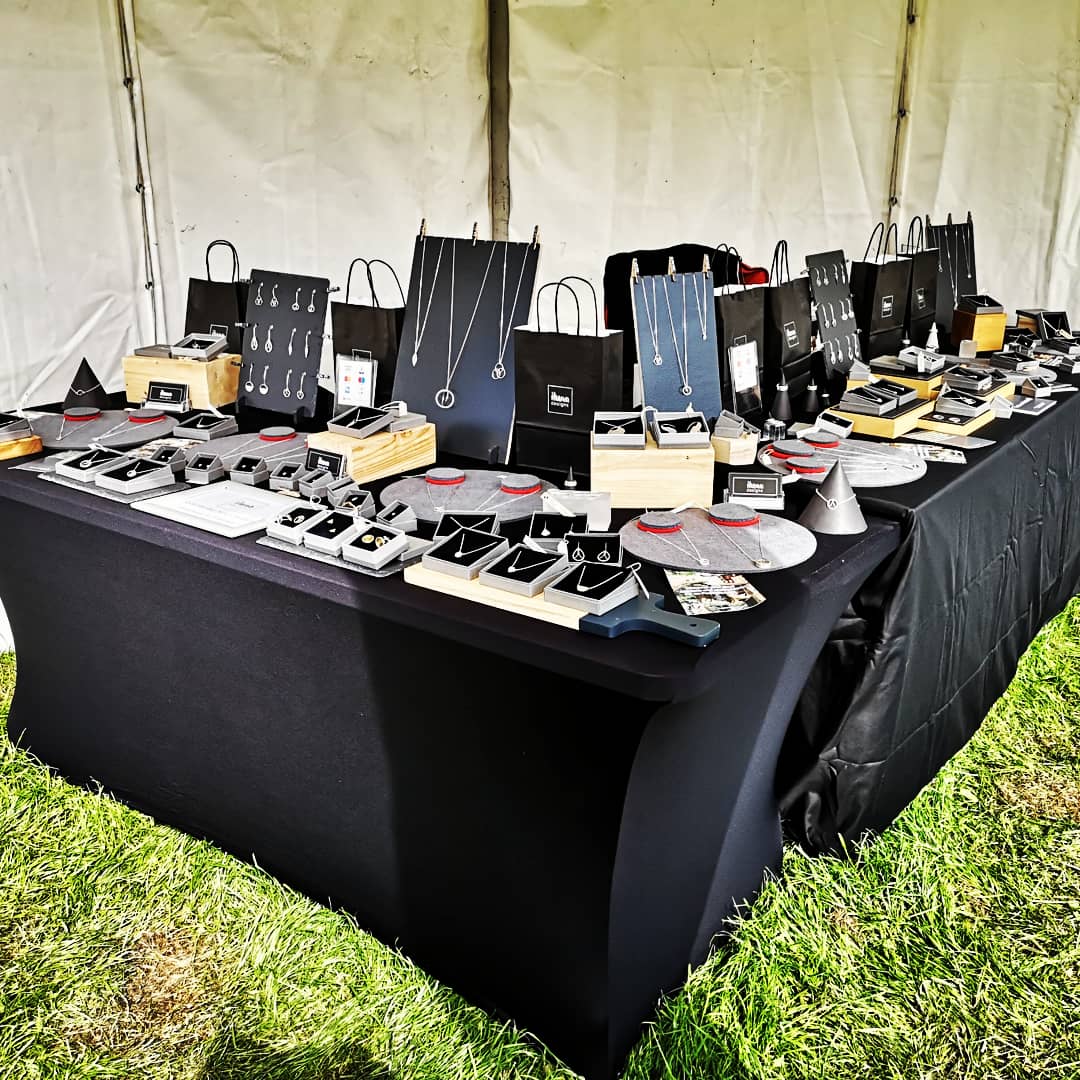 IlunaDesigns's tweet photo. Set up for another glorious day at @cannonhallfarm Food festival.
Food demos, Artisan crafts, Food stalls, Farm shop, Real ale bar, Music, rides and lots more. 

#cannonhallfarm
#CHFFF
#foodfestival
#summer
#jewellery
#yorkshirelife
#bankholidayweekend
#pedddleuk https://t.co/EzF0k7D0Wx