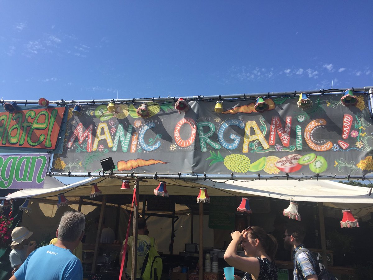 vjandfizz's tweet photo. Enjoying the food, fun &amp; sun ⁦@rivercottage⁩ festival today #RiverCottageFest ☀️ https://t.co/MDVIwph18R