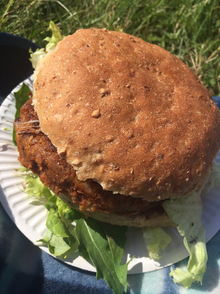 vjandfizz's tweet photo. Enjoying the food, fun &amp; sun ⁦@rivercottage⁩ festival today #RiverCottageFest ☀️ https://t.co/MDVIwph18R