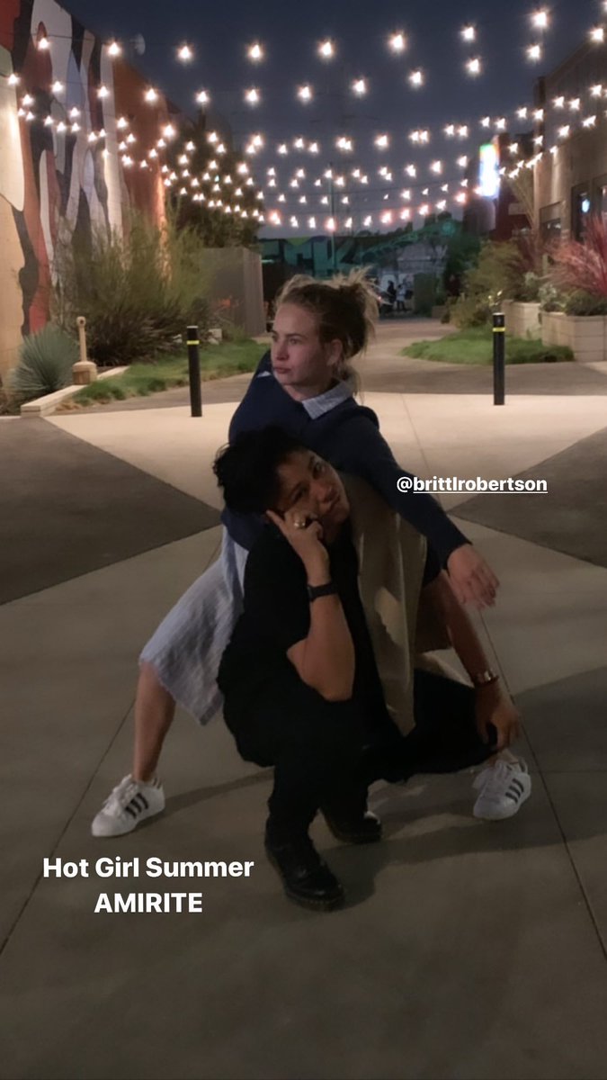 Britt Robertson with friends tonight (via: nicmercado's IG Story)