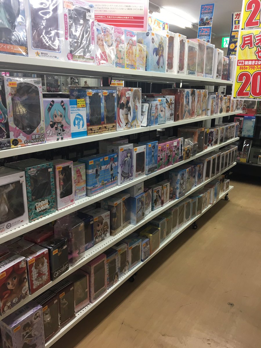 enterking1068's tweet photo. おもちゃ・フィギュアコーナーのブース変更しました！
乱雑に置かれていた商品もスッキリ！
綺麗に陳列が��来るようになりました！
是非一���ご来店下さい！
#エンターキング #西新井 https://t.co/siumzqwGe0
