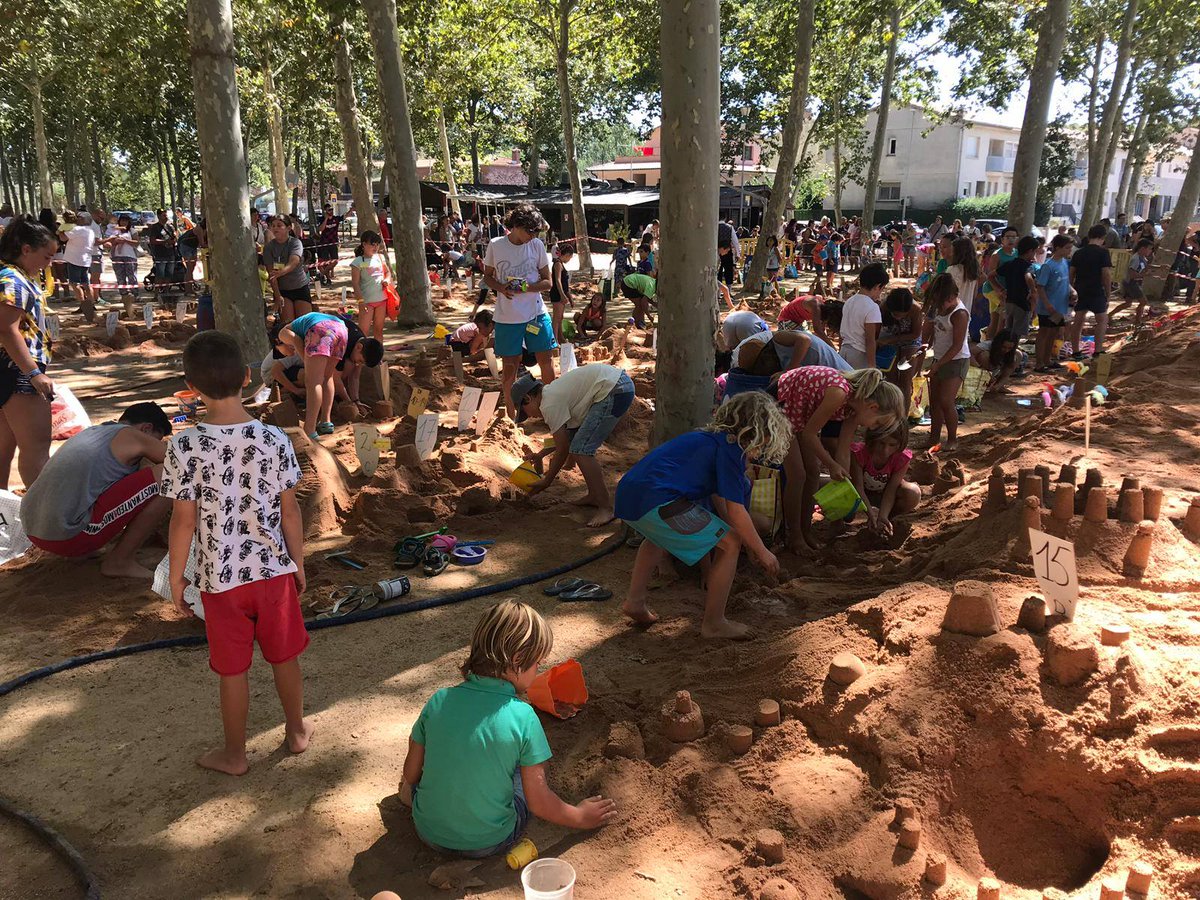 diba's tweet photo. #som311 Ja fa dies que Tordera celebra la Festa Major de Sant Bartomeu. Aquest cap de setmana hi podràs participar en cercaviles, tallers de castells, balls, correfoc, la cursa pel camí ral... @Aj_Tordera @BCNmoltmes #FMTordera19 #DibaOberta😉👉https://t.co/VydIIkLXQO https://t.co/xpqXT5ozjC