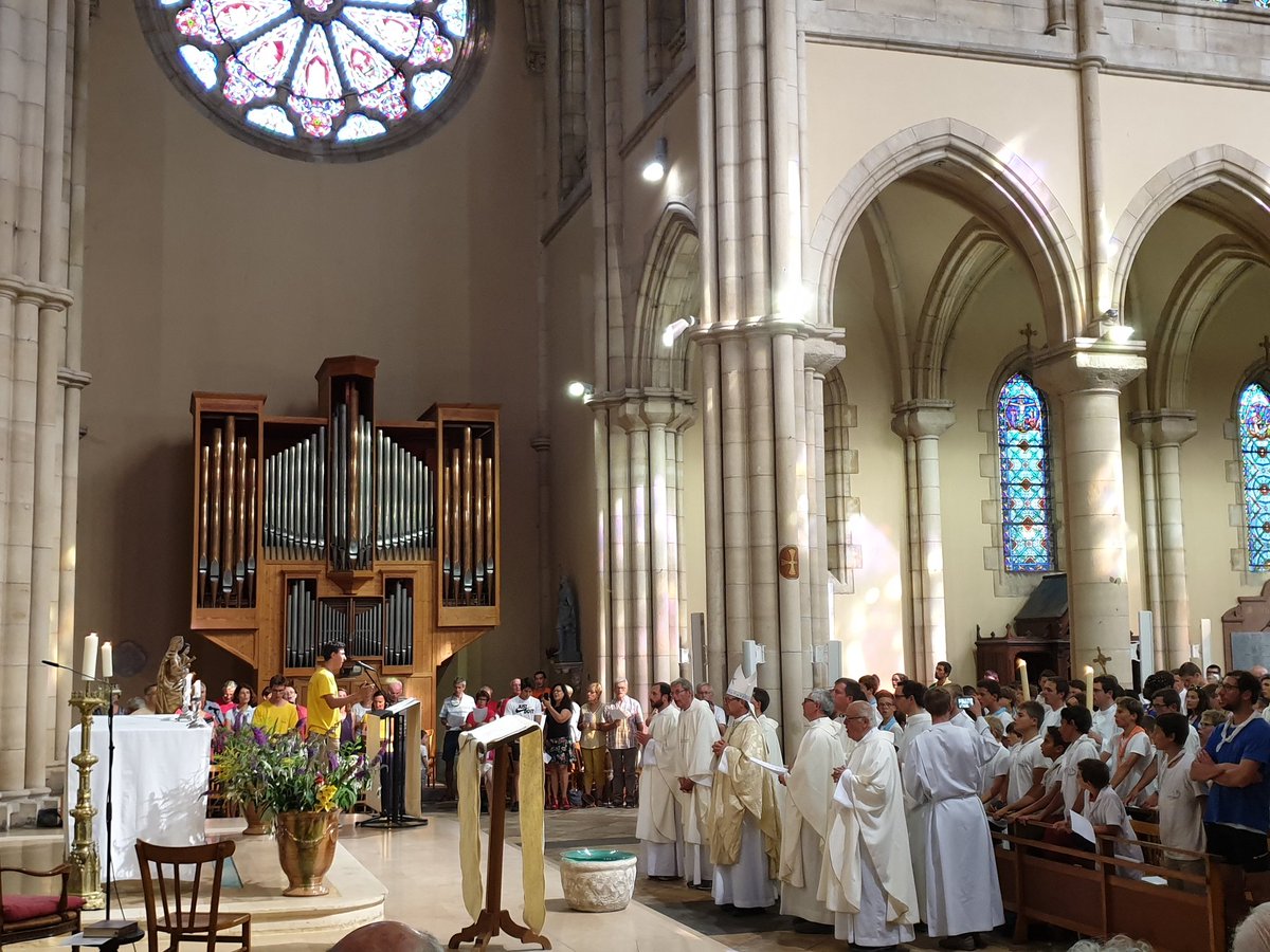 IreneedeLyon's tweet photo. Clôture de l'édition 2019 du #pelevtt du @diocesedelyon
Rendez-vous l'an prochain dans le Roannais puis... à Rocamadour ! https://t.co/nRzQr3lDDU