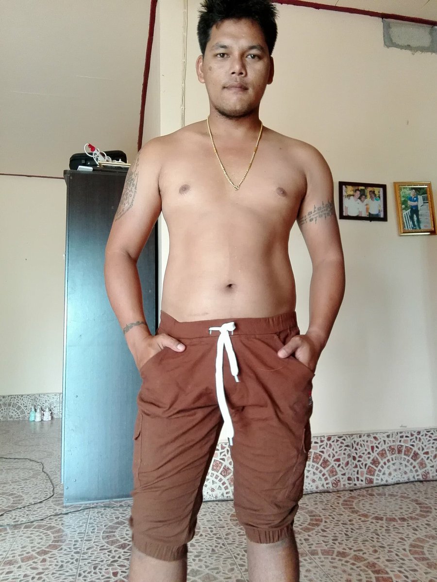 ຄືມາຫາຄົນດີໆນຳເຂົາຍາກຊົ່ວໃຫ້ເບິ່ງຊໍ້າບໍ
ໃຜວ່າງມານັ່ງເລ່ນເປັນຫມູ່ແນ່ຢູ່ໂຮງໝໍມະໂຫສົດມາເຝົ້ານ້ອງຜ່າຕັດໃສ້ຕີ່ງ
คือมาหาคนๆดียากแท้ชั่วให้เบิ่งช้ำบ่อ
