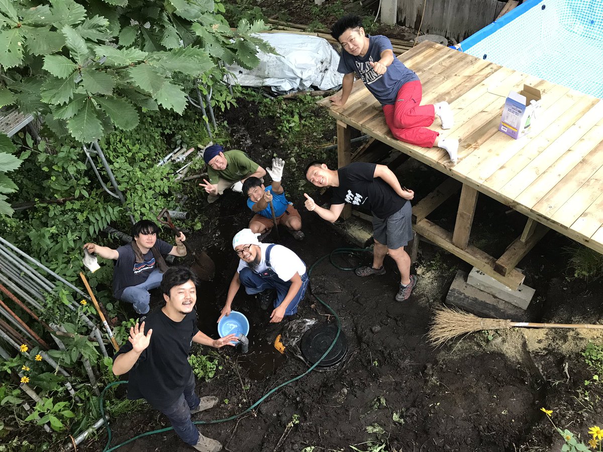loghouse_lograf's tweet photo. サウナワークショップ第二弾PM、水源ヒット!
・
#loghouse #loghome #lograf #ログハウス #森に住もう部 #ログラフ #diy #セルフビルド #自然 #nature #丸太 #丸太小屋 #オールドログ #oldlog #oldlogcabin #sauna #thesauna #野尻湖 #ととのう #スモークサウナ #smokesauna #湧き水 https://t.co/JvbzALTvug