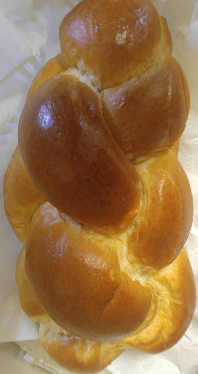 lizBeth_Hineni's tweet photo. @AlanZionist 😊Boker Tov dear Alan🌴
Look, how well your recipe turned out. Plenty to share with our friends 😋😊😘🌺   
#Challah and #almondbread 
#HappySaturday ☕☕ https://t.co/sspcgRMi64