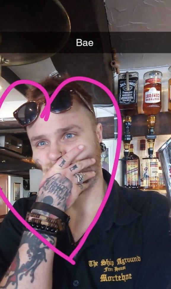 DanielPacker17's tweet image. When your friend comes in and takes a photo of you come on man really 😂