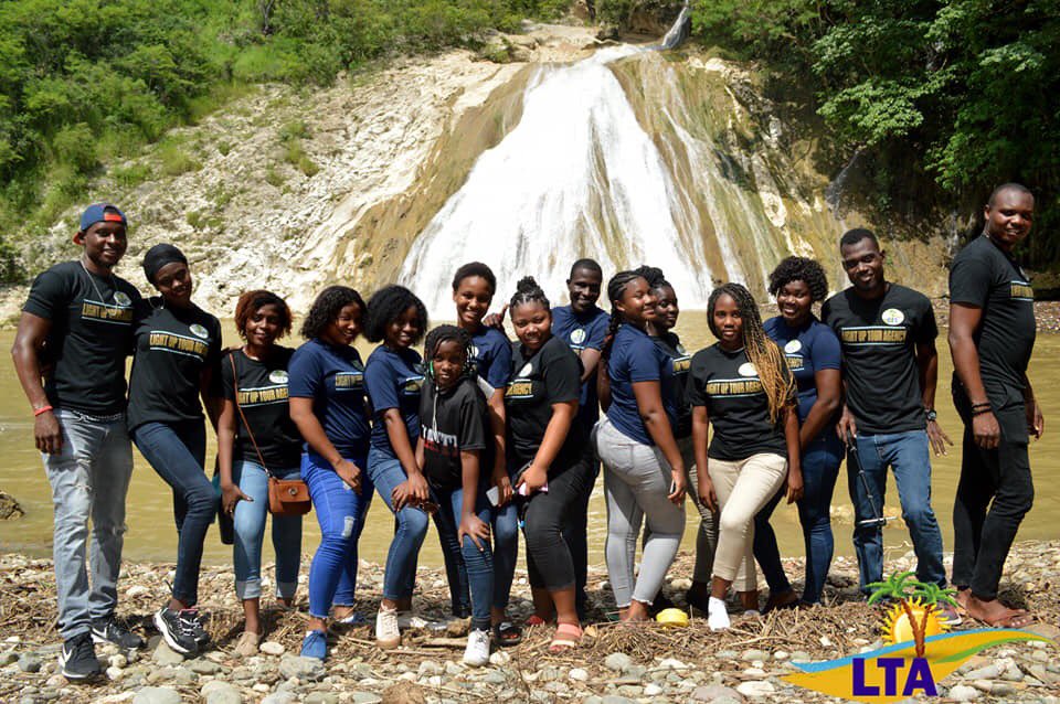 lightuptourage1's tweet photo. #Haiti
#Hinche
#BassinZim
#LTA
#Tourismelocal
Bassin Zim est situé à 8 km de la ville Hinche, plus précisément dans la localité Papaye. Espace , enchanteur, joyau, un véritable trésor du patrimoine naturel d'Haiti. https://t.co/JHGU1bvLz4
