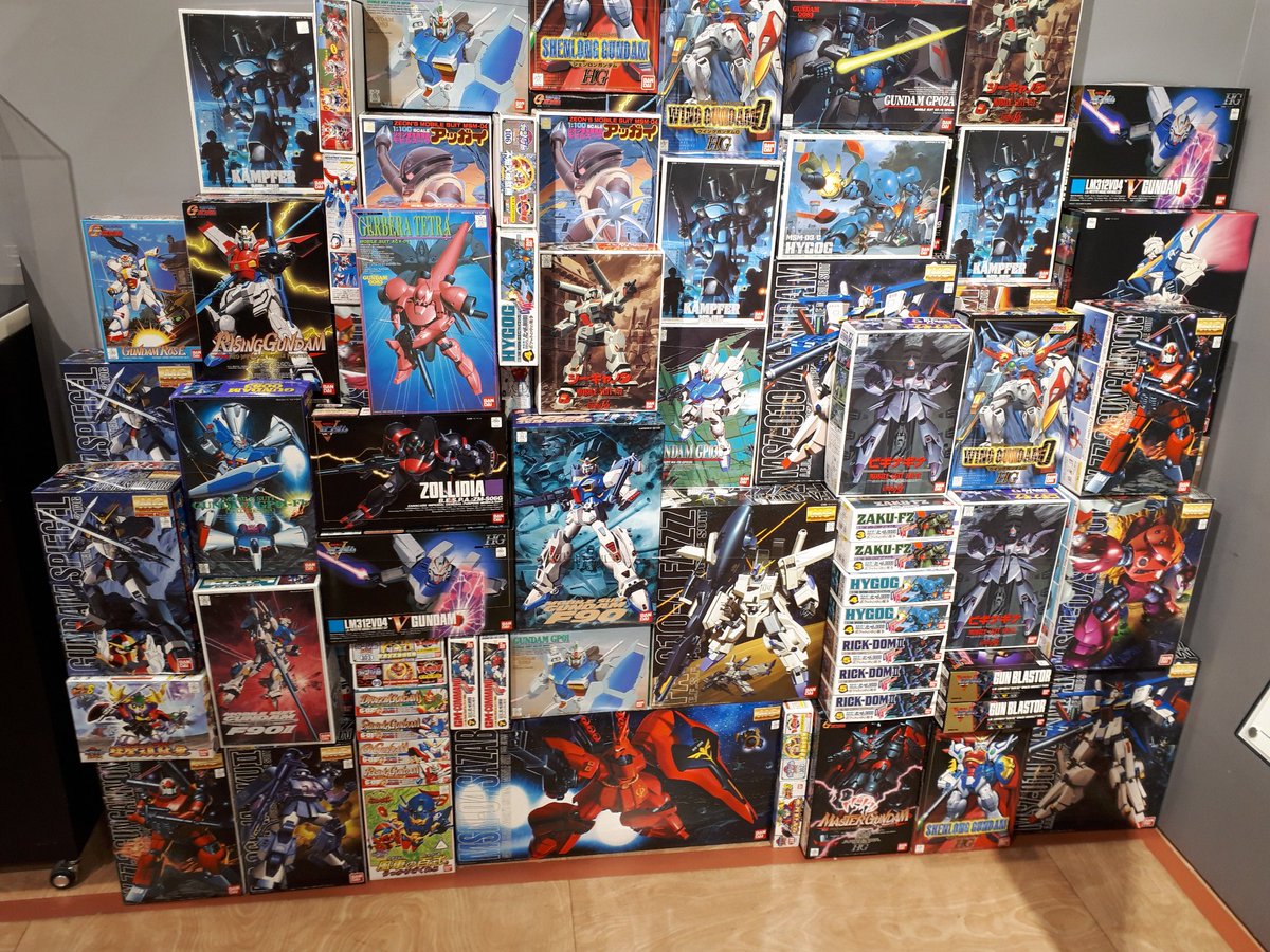 梅田ロフトにて 機動戦士ガンダムギャラリー開田裕治 展 アナログ時代もデジタル化後も見ごたえあり サイン会を終えた開田さんとおしゃべり というか ギャラリートークを独占で聞かせてもらうという贅沢な時間 正式なギャラリートークは明日午後2時半からです 小原