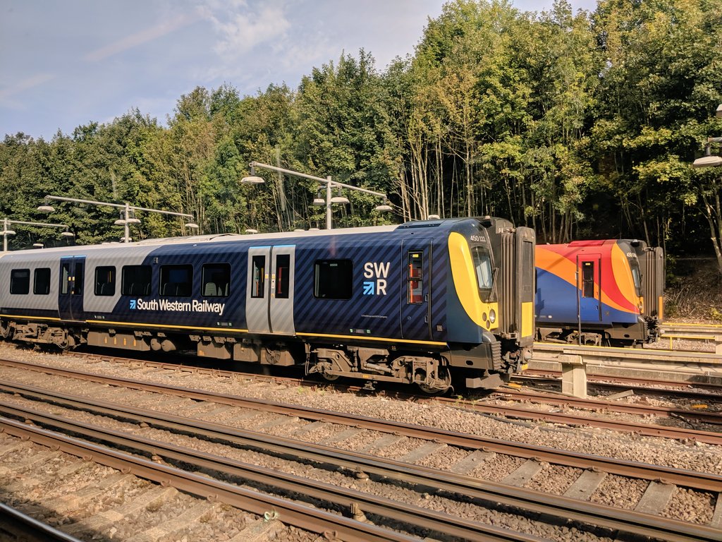 TheTransportHub's tweet photo. The only SWR liveried 450 in the sidings at Basingstoke just now @SW_Help #twains https://t.co/4fQ2oLqbRH
