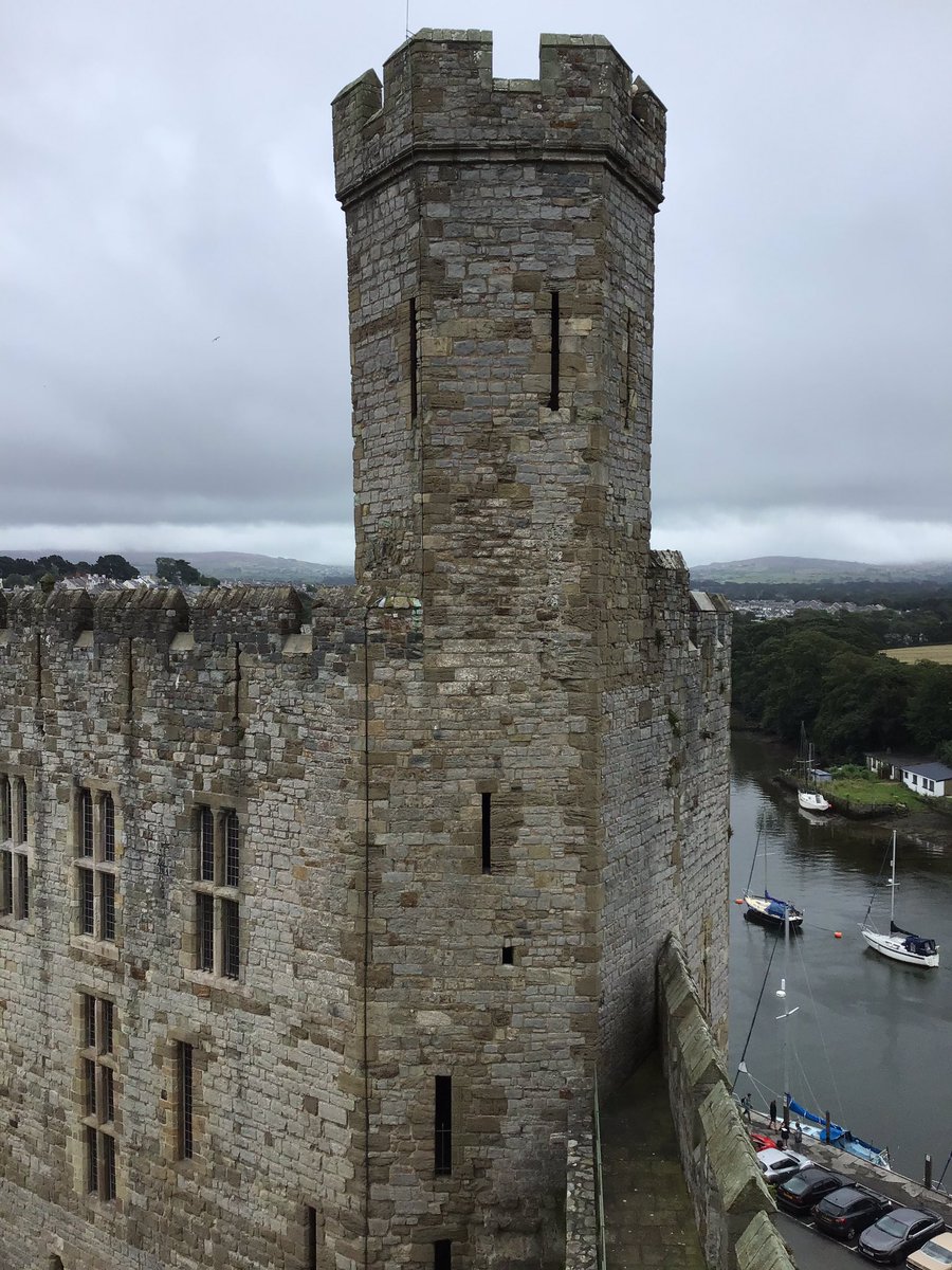 royalsuccession's tweet photo. Caernarfon castle was built by Edward I and was the birthplace of Edward II. Edward II was murdered in Berkeley castle in Gloucestershire 43 years later #edwardi #edwardii https://t.co/vtKRndtTuO