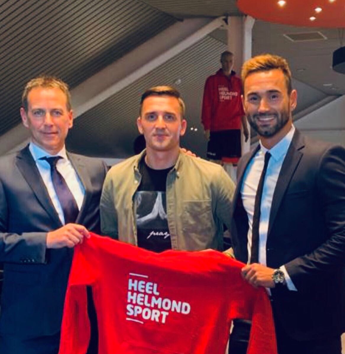 sandrocalabro's tweet photo. We are delighted to announce that Jeff Stans signs a 2 year contract at Helmond Sport!
#agencynr1 #helmond #sport #helmondsport #heelhelmondsport #keukenkampioendivisie #two #year #contract #future #project #goaheadeagles #NACBreda #excelsior #rkcwaalwijk https://t.co/gTHsD6jB8K
