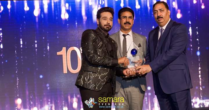 ishqfaysal's tweet image. Your luck is always Shine, i am very very happy for your winning, i wish you get mOre success.♥️

Hamesha khush rahein ap hero♥️

"BEST HOST" Of The Year🎉
#10thPAA #PakistanAchievementAward
CONGRATULATIONS HERO😍❤
@faysalquraishi #faysalquraishi #2019
