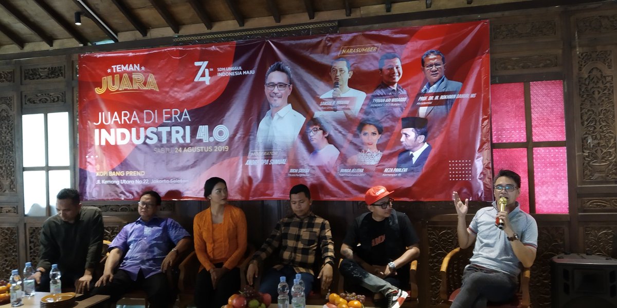 Sedang berlangsung diskusi dengan tema “Juara di Era Industri 4.0" bersama #TemanJuara di Kopi Bang Prend, Jaksel.