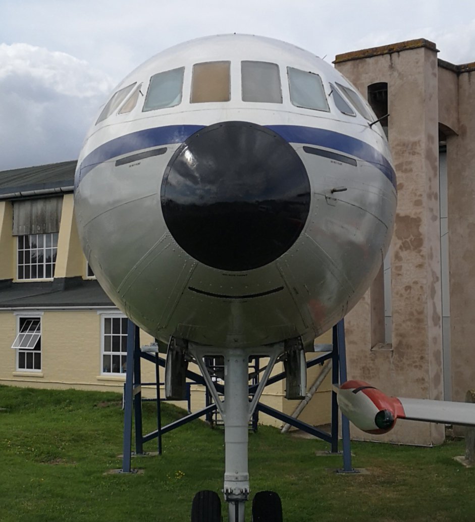 Aviators Lounge tweet media