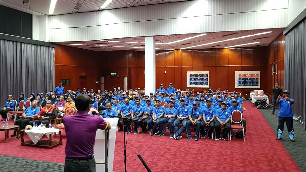 Melancarkan Penubuhan Persatuan Penolong Pegawai Penguatkuasa MAQIS. 
Semoga dengan penubuhan ini, Penguatkuasa MAQIS akan terus cemerlang dalam melaksanakan tugas dan tanggungjawab demi menjaga bidang pertanian Malaysia. #malaysia #maqis #pelancaran #ksn #drismailbakar