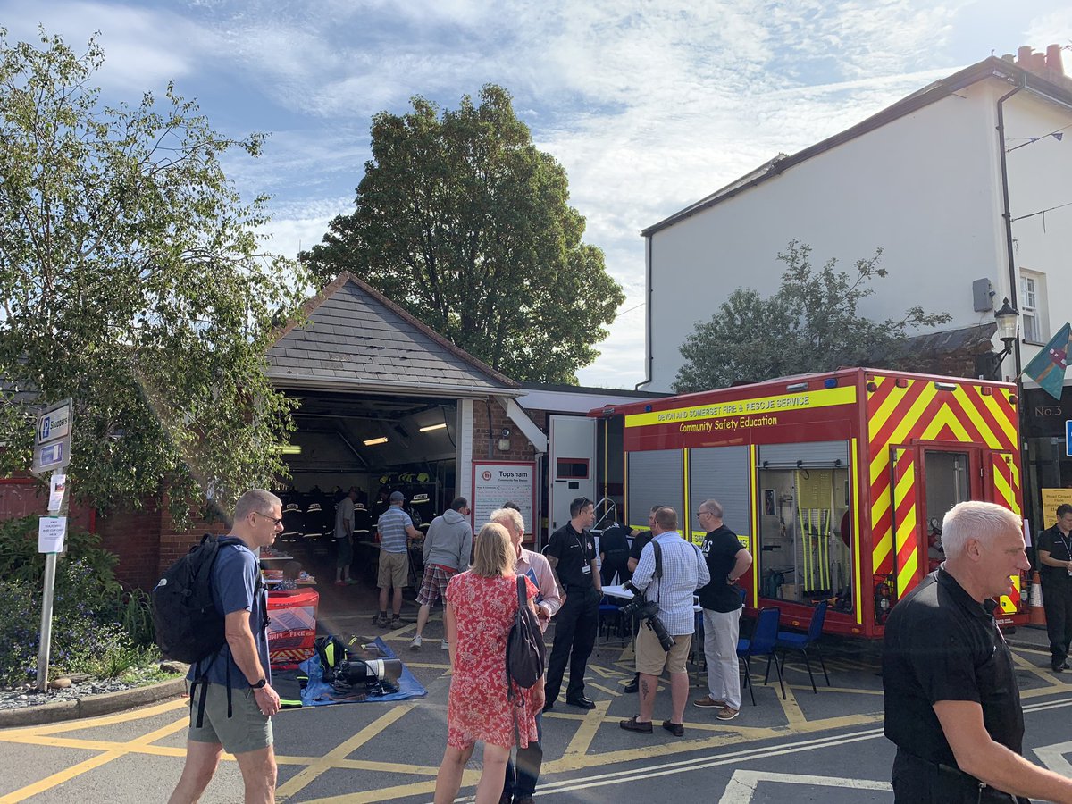 Come see us this morning at our open day! 

Free tea, coffee and cupcakes🧁