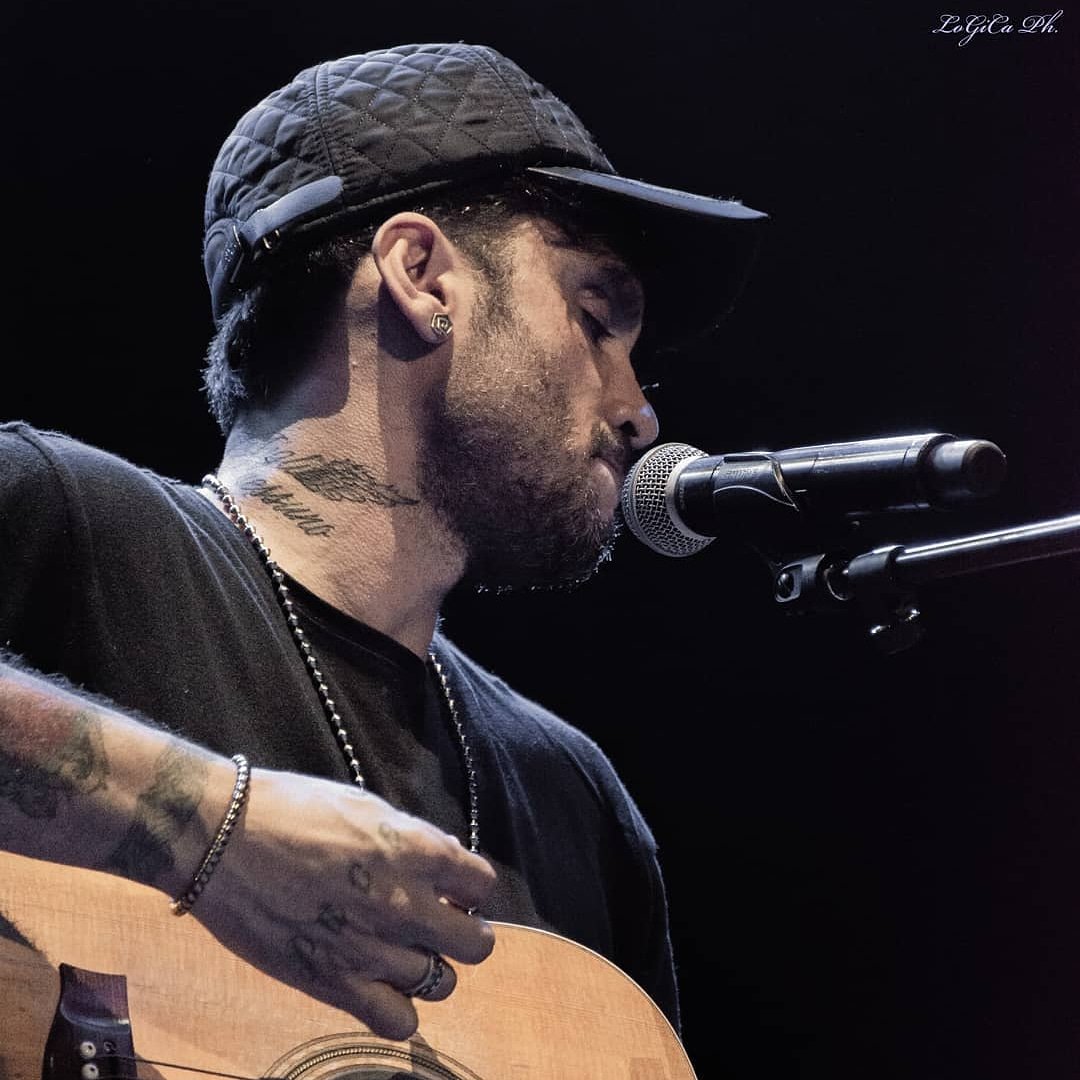 FabrizioMoroPag's tweet image. Dal 30 agosto sarà in radio #PerMe, il nuovo singolo di #FabrizioMoro, estratto dall’album #FigliDiNessuno.
@FabrizioMoroOff @earonemusic