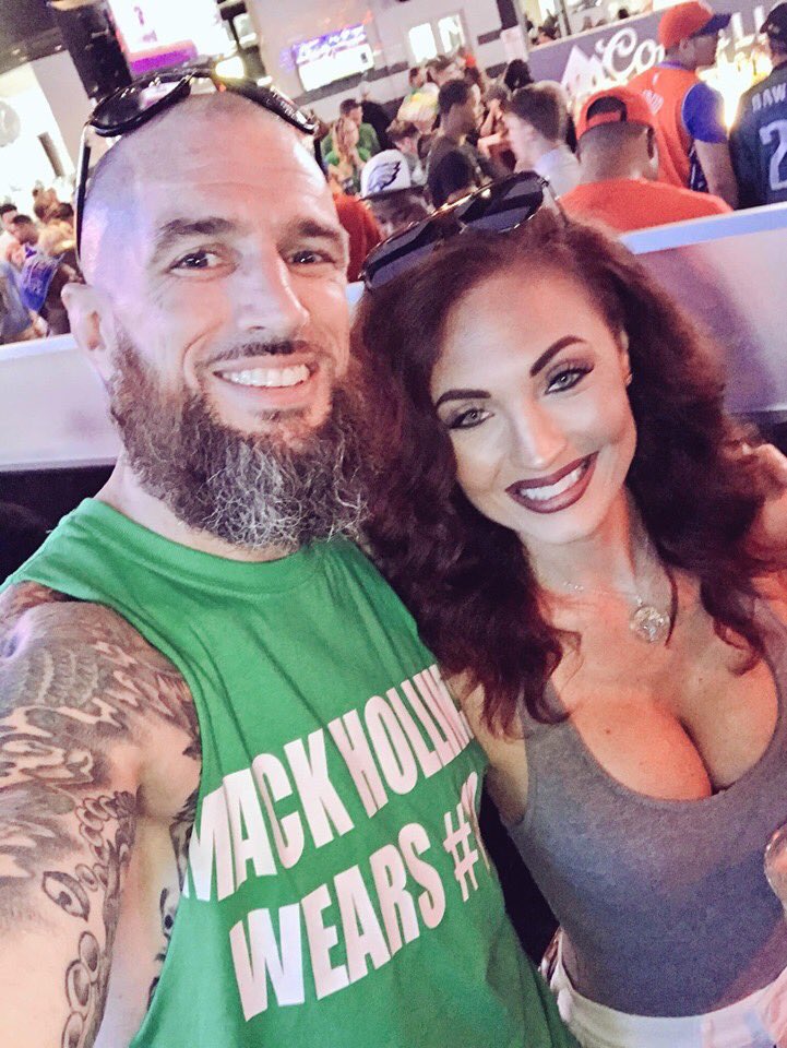 KarateMark215's tweet image. Looking forward to making new memories! #975FanFest #XfinityLive