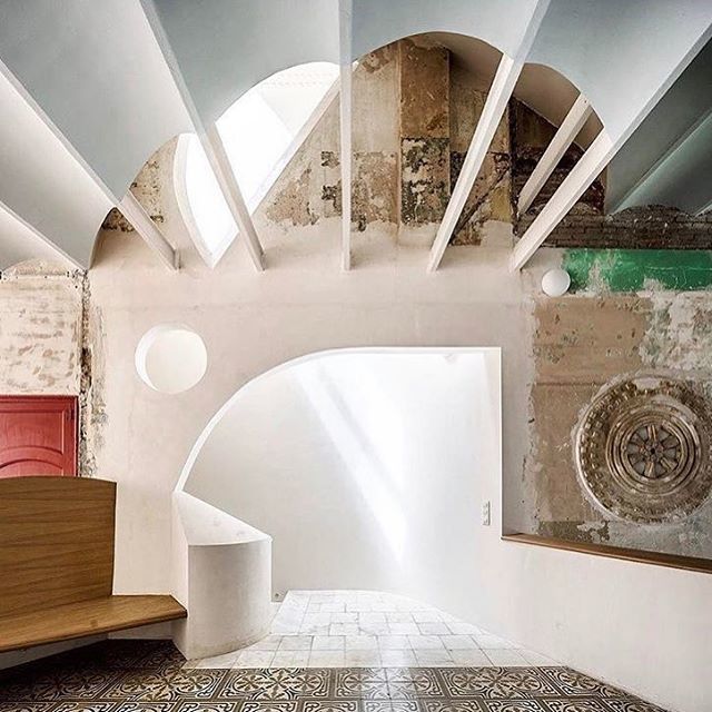 greenandmustard's tweet photo. Wowza look at this! Picture of the Sala Beckett theatre in Barcelona designed by @floresyprats and captured by @lucylear_ .
.
.
#spanishinteriors #spanishdesign #spanishhomes #spanishstyle #interioraccounts #instafav #accountinspiration #instainteriors โฆ https://t.co/rZyHrXSN45 https://t.co/cjinxcAE7U