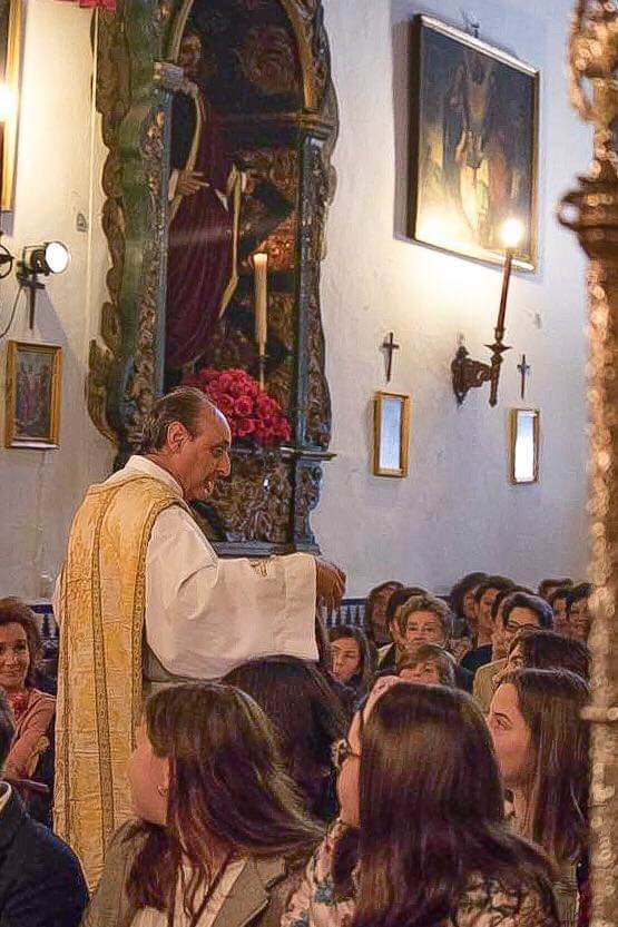 Hoy es el último día entre nosotros de quien fuera nuestro Párroco y Director Espiritual, Don Antonio Fidalgo Viejo. Se nos marcha a tierras sudamericanas, dónde su inquietud y vocación de servicio lo llevan a ayudar a hermanos menos afortunados que nosotros. Vaya con Dios.
