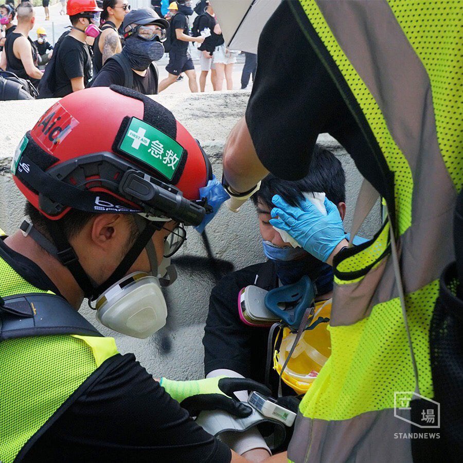 jesuispoppie's tweet photo. Another headshot, this time rubber bullet. He asked the first aid "am I gonna be blind?", FA "don't give up, we will try our best to help". This is the price a kid needs to pay for standing up against what is wrong. #antielab #hongkongprotest https://t.co/u3RypLYW23