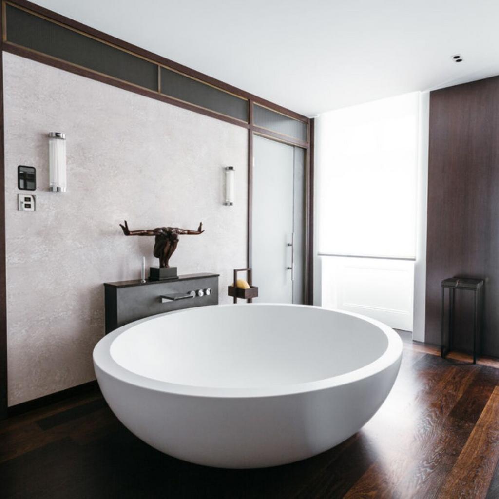 dconcurrent's tweet image. Als u een ruime badkamer heeft is een bad met een ronde vorm erg mooi. Een rond bad heeft namelijk een warme en persoonlijke uitstraling, die uitnodigt om er in plaats te nemen. douche-concurrent.nl/baden/vrijstaa…