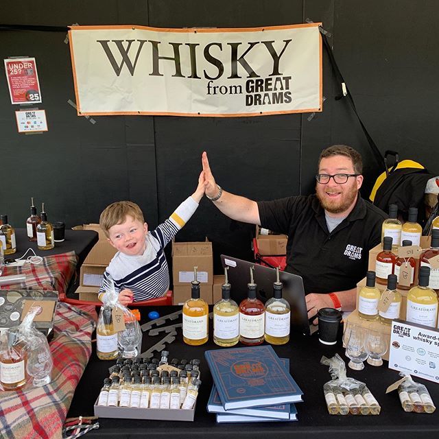 GreatDrams's tweet photo. When you take your son to an event with you until his uncle arrives to look after him for the day... #GreatDrams #Archie #gotanyid #donttouchanything #highfive #whisky https://t.co/fnAc8PclIF https://t.co/VSQvtfKHiw