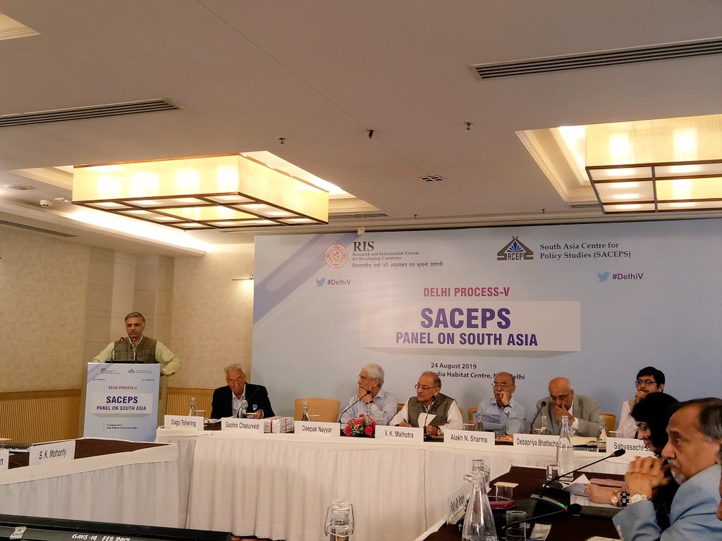 kamleshg841's tweet photo. Prof. @Sachin_Chat @RIS_NewDelhi introducing last session of #DelhiV #SACEPS Panel on #SouthAsia https://t.co/bhicfKcpmY