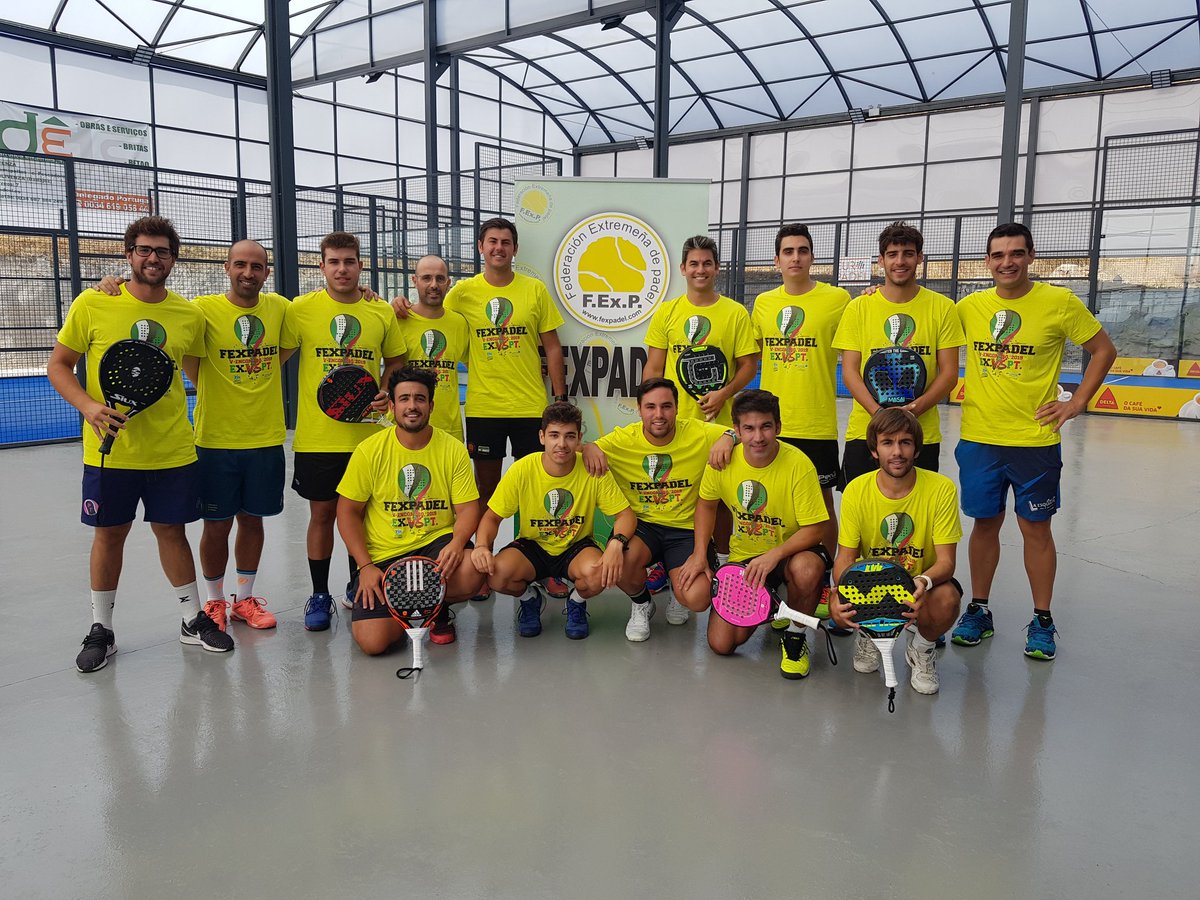 fexpadel's tweet photo. Sesión fotográfica de las selecciones fexpadel en @europadelelvas a las 12 h España comenzamos @DXTextremadura @JuntaEx_Cultura @DepExtremadura https://t.co/9CCx03n6Yz