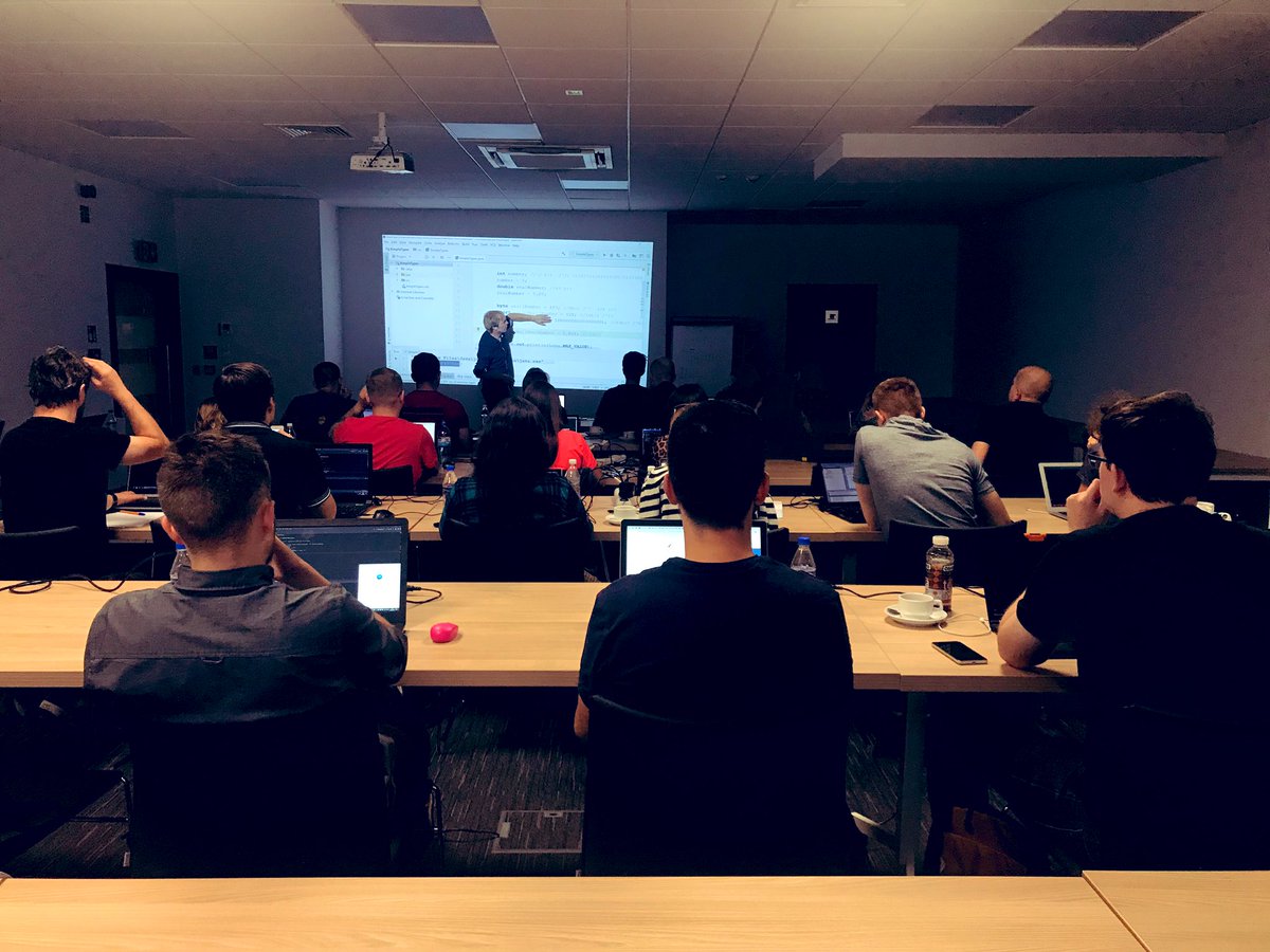 CPPC_GOV's tweet photo. Kolejne warsztaty #POPCode trwają! Java jest bardzo popularna, dlatego wróciliśmy z drugim dniem warsztatowym dla kolejnych osób głodnych wiedzy🤩

#CyfryzacjaToFrajda #POPC @WojciechSzajnar https://t.co/w7qXuZ2nSk