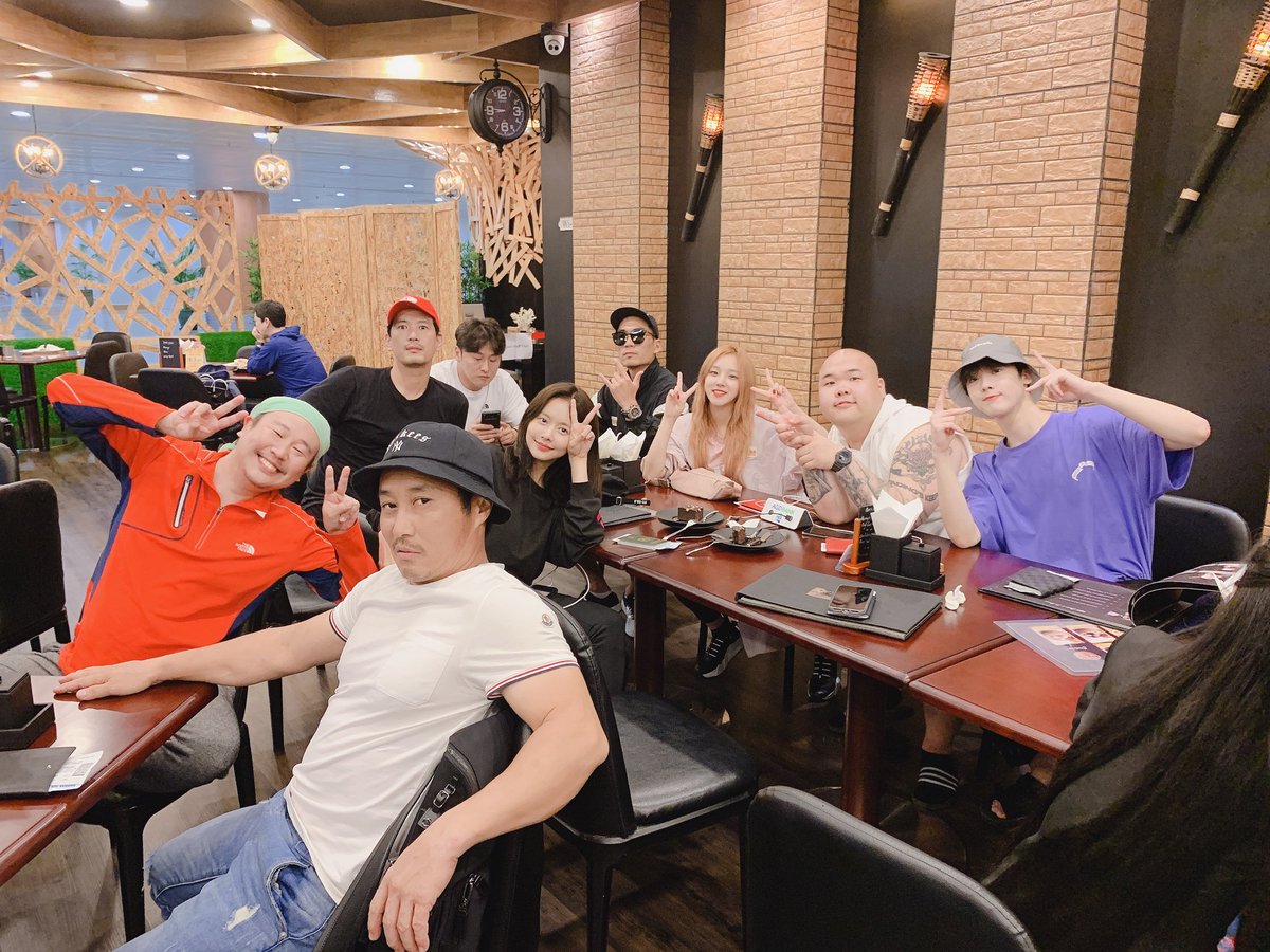 official_i_dle's tweet image. [#우기] 오늘 밤 #정글의법칙 우리팀 첫방💜❤️
우리 네버랜드 본방사수 고고??🤞🏻
instagram.com/p/B1is1FPlyN7/…