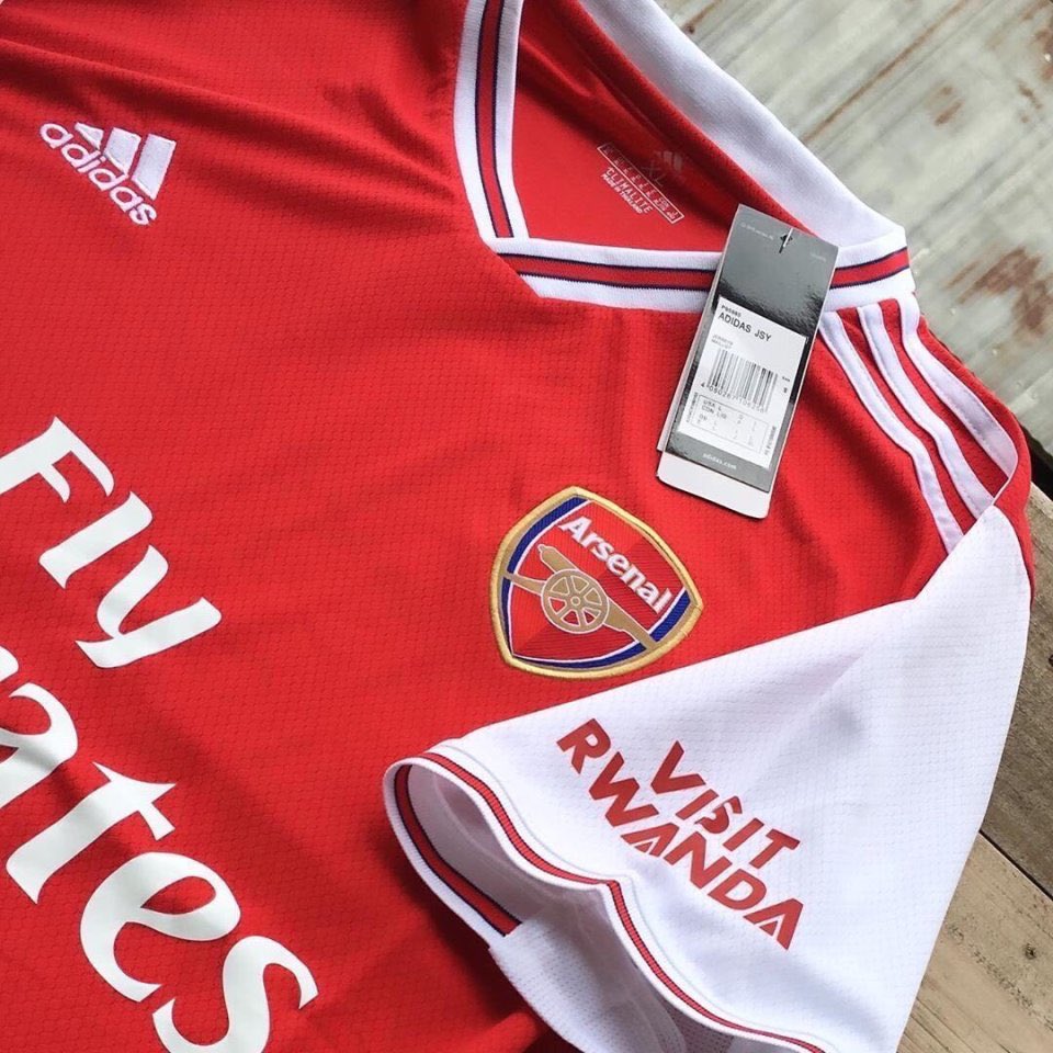 GoonerViews (@goonerviews) on Twitter photo We have this a Arsenal Home Shirt to giveaway to one follower courtesy of our friends at betclever.
To enter simply:
๐ Retweet
๐ฃ Follow <a href="/bet_clever/">pan Patryk Sadowy๐ญโ๐คฎ</a>
๐ฃ Follow <a href="/GoonerViews/">GoonerViews</a>
Winner announced on 3k retweets. Good Luck. cards.twitter.com/cards/18ce53xcโฆ We have this a Arsenal Home Shirt to giveaway to one follower courtesy of our friends at betclever.
To enter simply:
๐ Retweet
๐ฃ Follow <a href="/bet_clever/">pan Patryk Sadowy๐ญโ๐คฎ</a>
๐ฃ Follow <a href="/GoonerViews/">GoonerViews</a>
Winner announced on 3k retweets. Good Luck. cards.twitter.com/cards/18ce53xcโฆ