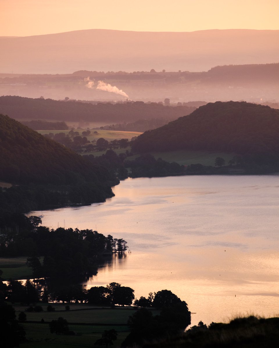 dantoalfilms's tweet photo. A glorious pastel sunrise over Ullswater. // Hallin Fell #Project214

#LakeDistrict 

(Open to view full image) https://t.co/H2g40rXldN